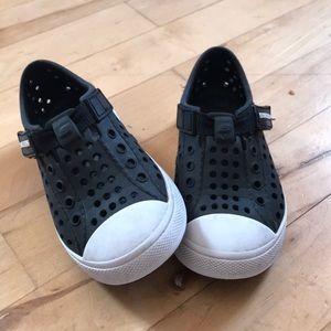 Black slip on shoes 💦 🏃♀️ - Toddler Size 7